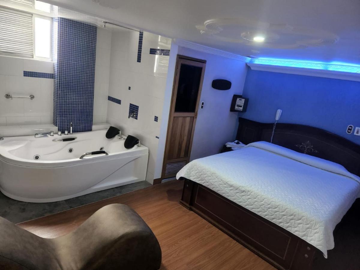 بوغوتا Motel Piramides De Cristal المظهر الخارجي الصورة