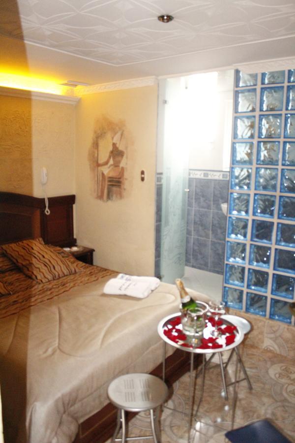 بوغوتا Motel Piramides De Cristal المظهر الخارجي الصورة